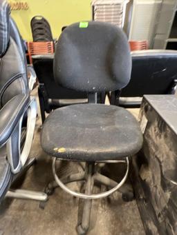 Rolling office chair