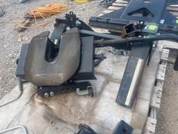 Rail style Reese 5th wheel hitch; 2in drop stinger & ball; E2 weight distribution hitch saddles &