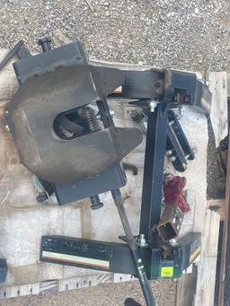 Rail style Reese 5th wheel hitch; 2in drop stinger & ball; E2 weight distribution hitch saddles &