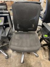 Rolling office chair