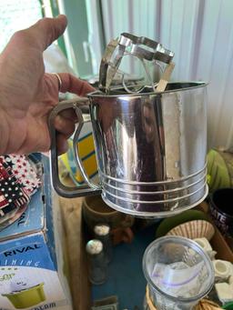 Box with a sifter, cookie cutters, flower vase, salt and pepper shakers, decorating tips and other