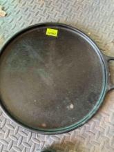 Lodge cast iron pizza pan