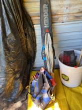 One ski in bag and 2 life vest, Size in photo