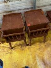 2 end tables Measurements in photos