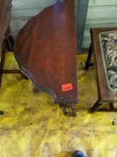 3 Leg Occasional table Measurements in photos