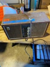 Vintage radio needs repair