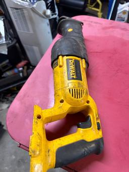 DeWalt 20 V max cordless reciprocating saw
