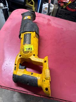 DeWalt 20 V max cordless reciprocating saw