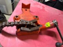 Rigid bench chain vice