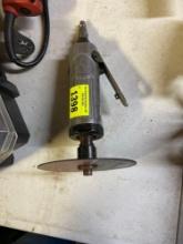 Pneumatic die grinder