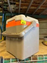Igloo 12 quart cooler