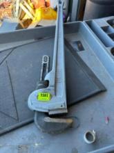 Pipe wrench
