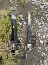 2 trailer jacks