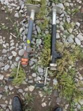 2 trailer jacks