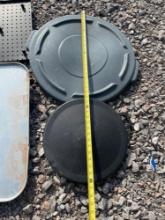 2 trash can lids