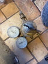 Gas/oxygen regulator