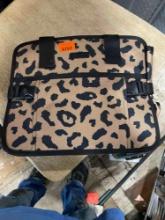 carrying bag measurements in photos