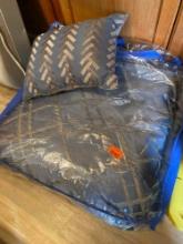 Broyhill bedding, laptop carring case