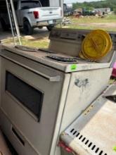 Electric stove Unknown condition Buyer Must bring help to load