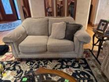 2 love seats comes with pillows
