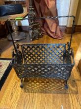 Magazine rack metal