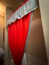 Shower curtain, Matching towels and trash can