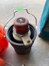 Electric ice cream maker