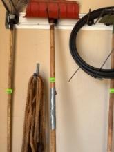 Shovel , pulley rope