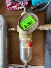 Lubricantor and regulator used on an air pressure pump
