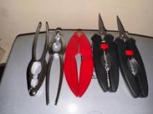 Seafood cracker tools, Plastic spoons and forks, straws, wire Container, plastic cups