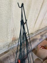 4 metal wire easel stands