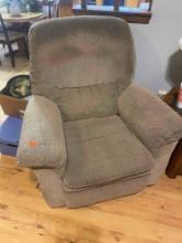 Recliner Measurements in photos Buyer responsible loading and moving