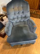 Swivel chair Measurements in photos Buyer responsible loading and moving