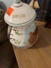 Cookie jar appears handmade