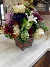 Flower arrangement with vase