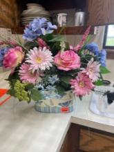 Flower arrangement with vase