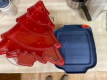 Veggie tray, Christmas container, stainer and cooling rack