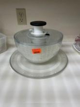 Strainer, microwave glass tray, glass bowl and other items