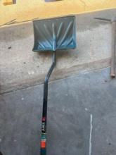 Snow shovel