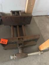 Bench vise