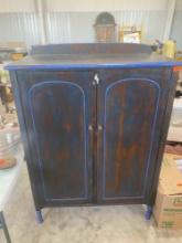 Blue/black wardrobe