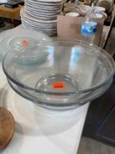 2 glass bowls