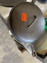 Cast iron pan with lid