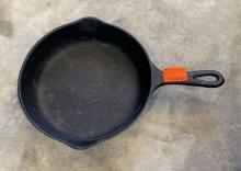 Cast iron pan
