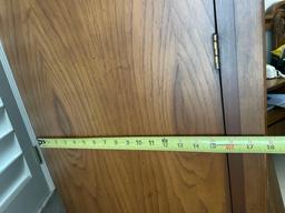 armoire stand