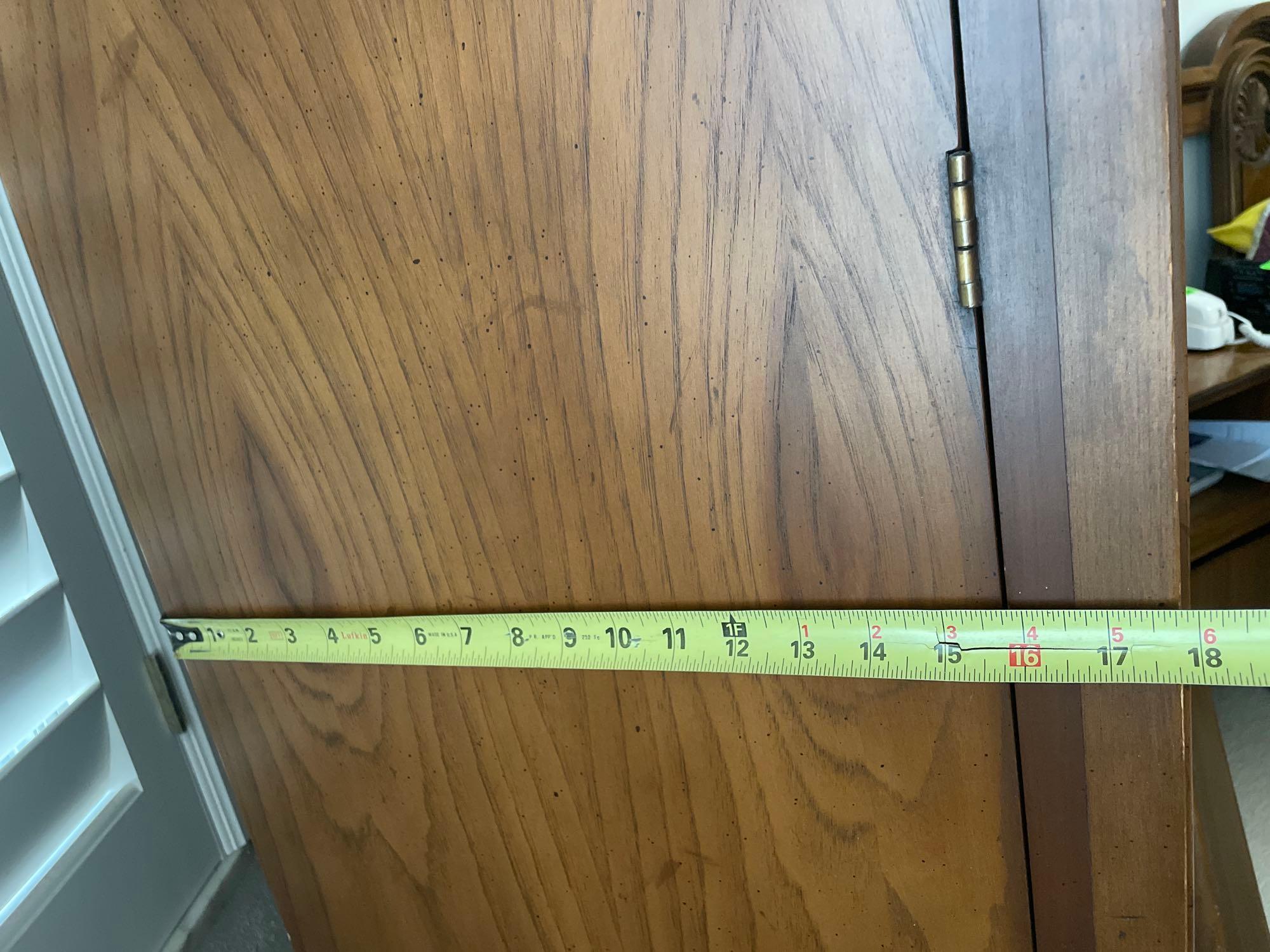 armoire stand