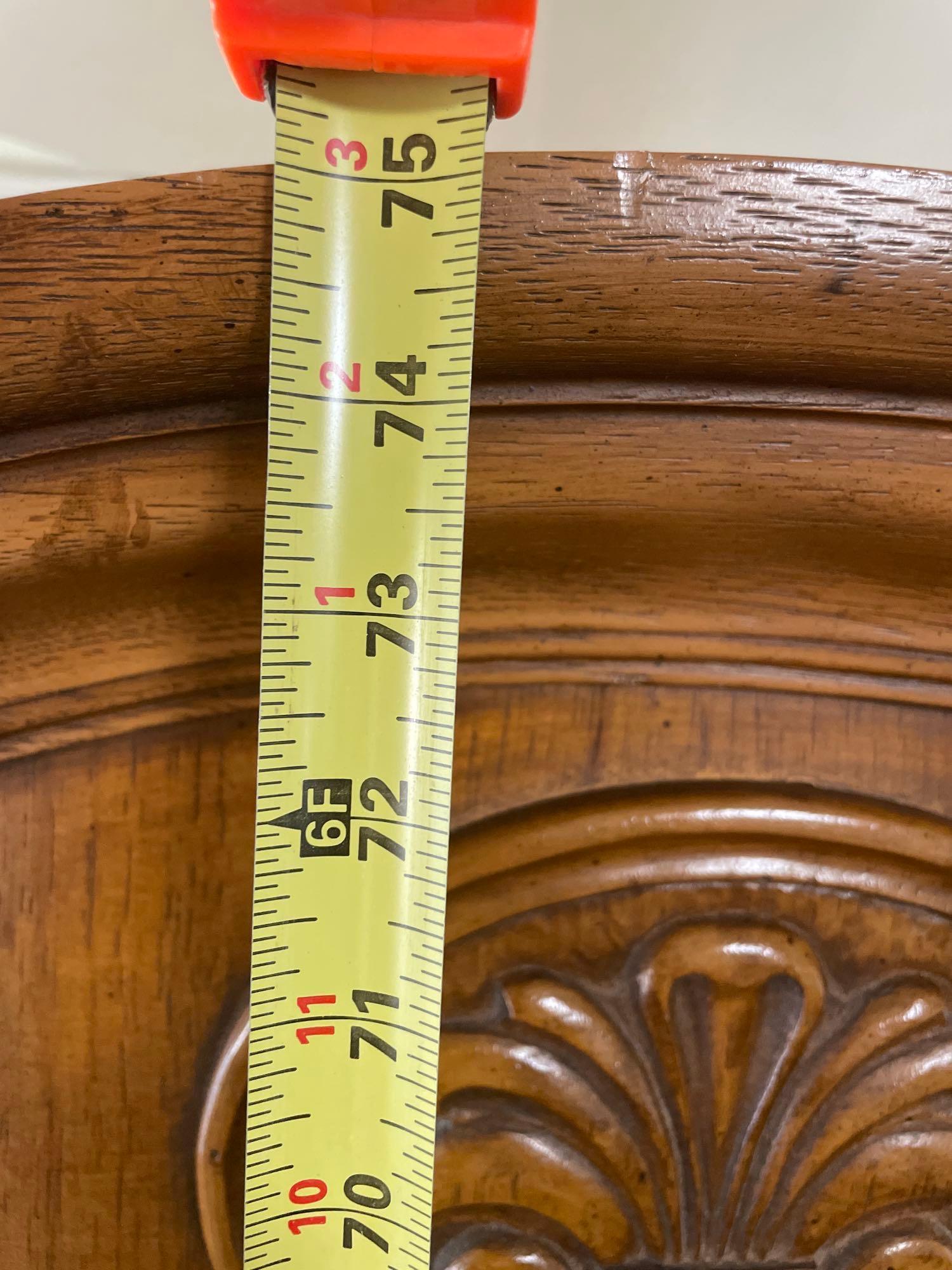 armoire stand