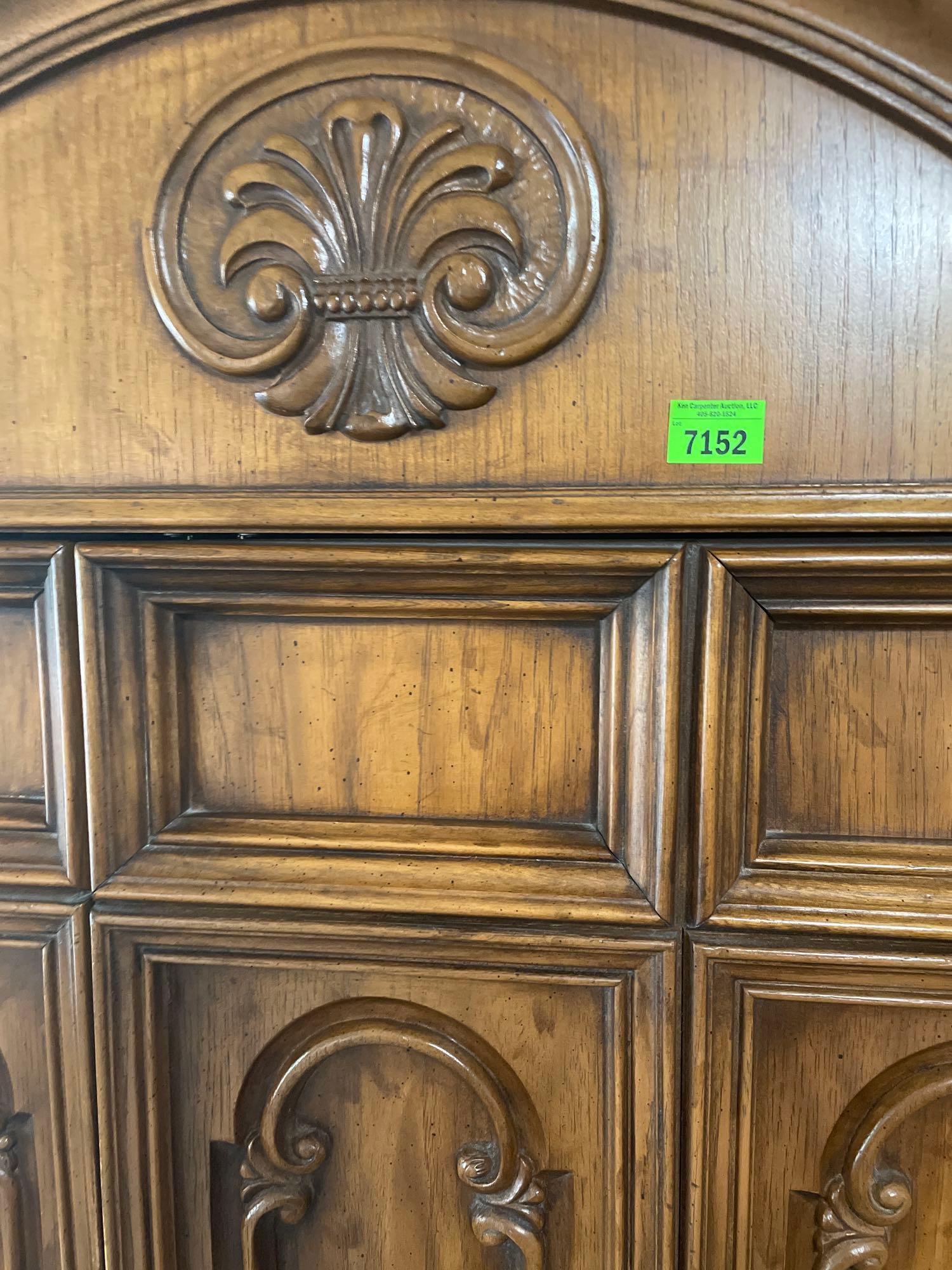 armoire stand