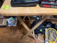 foldable wood table not contents on top