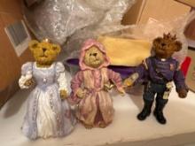 bear figurines